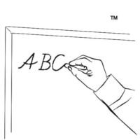 pisanie kredą na tablicy liter abc