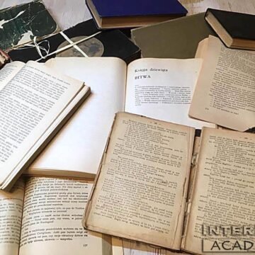 Każda książka jest ciekawa, dopóki nie nazwiemy jej lekturą.