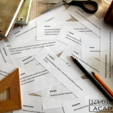 Jak sobie radzimy, będąc poddani ocenie?