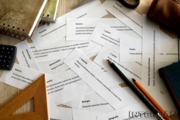 Jak sobie radzimy, będąc poddani ocenie?